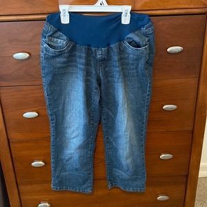 Maternity jean capris 🤰🏼BOGO (maternity items only)